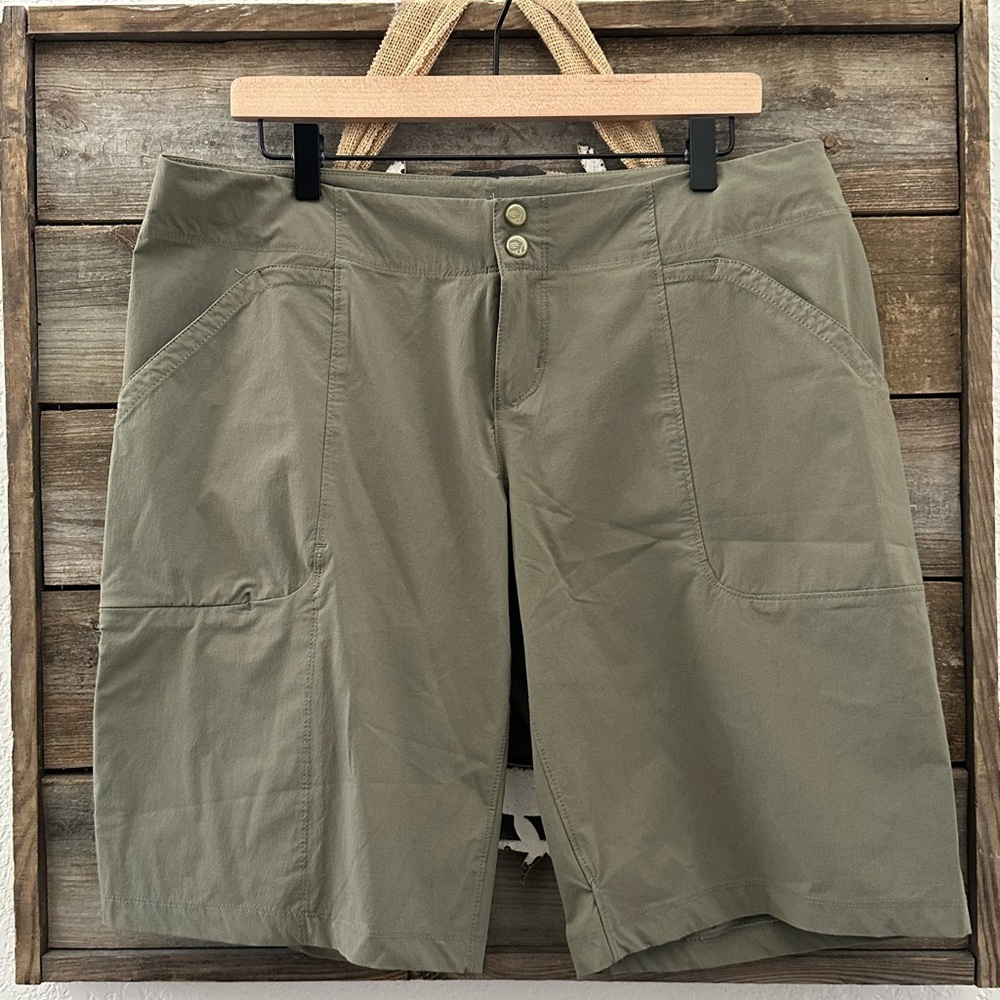 Mountain Hardwear green stretch‎ nylon hiking outdoor shorts size 12